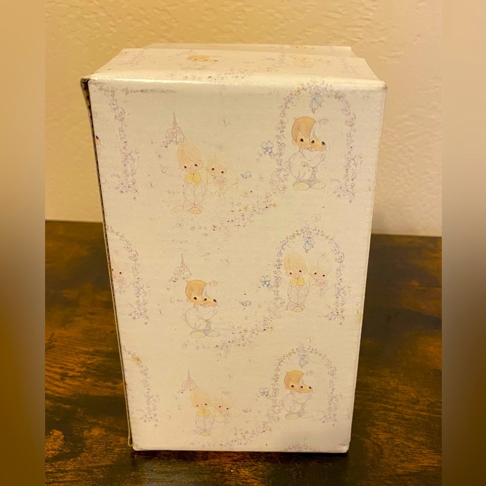 1983 Precious Moments Figurine. - Picture 6 of 11